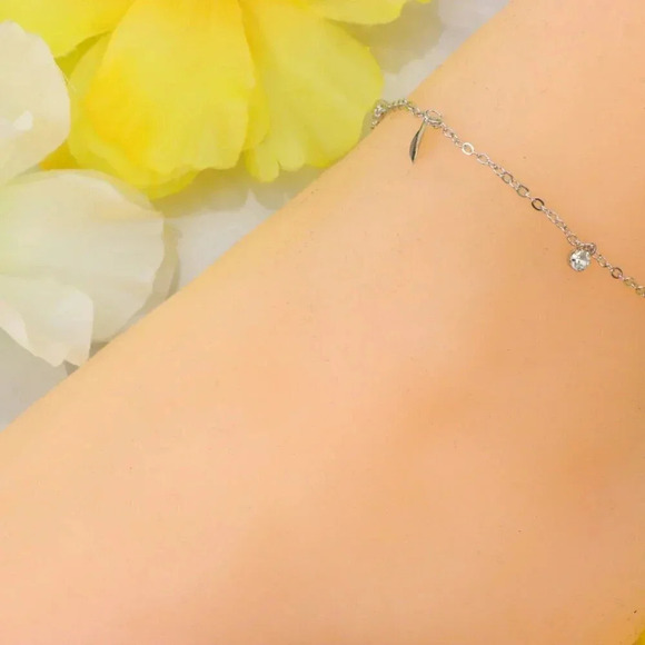 Minimalist Anklet, Sleek & Modern Design, Women’s Fashion, YC110302-A - Picture 6 of 10
